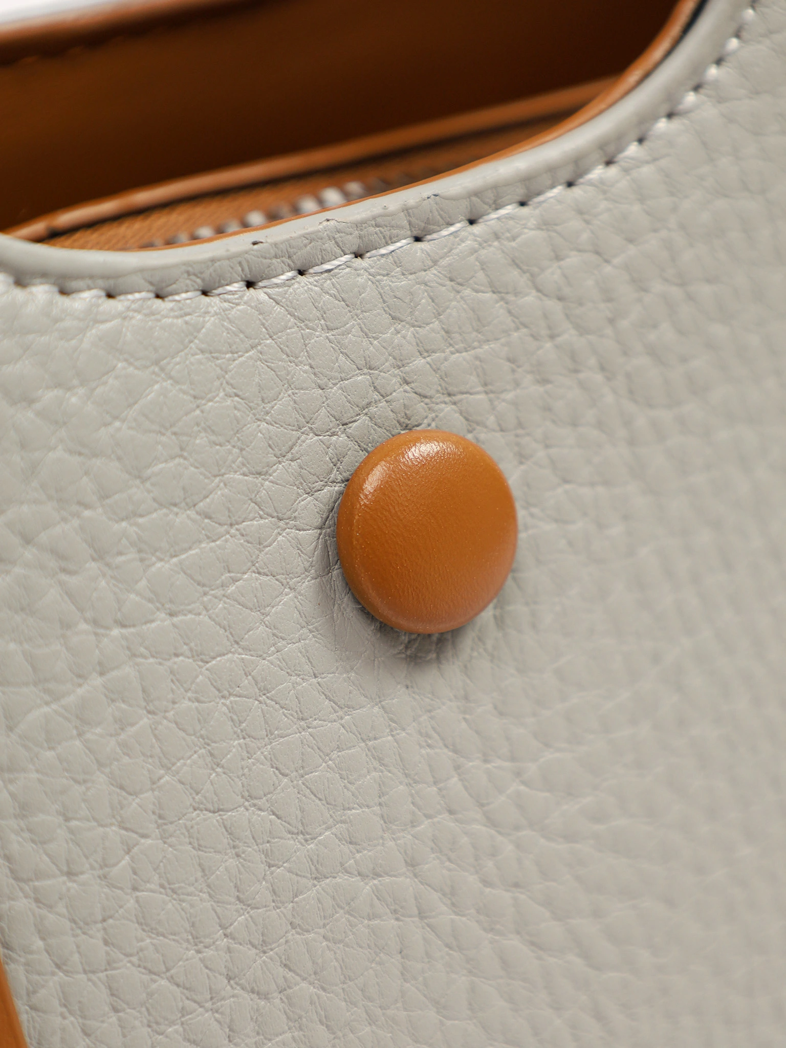 Сумка-тоут маленькая с декоративными ремешками в ассортименте